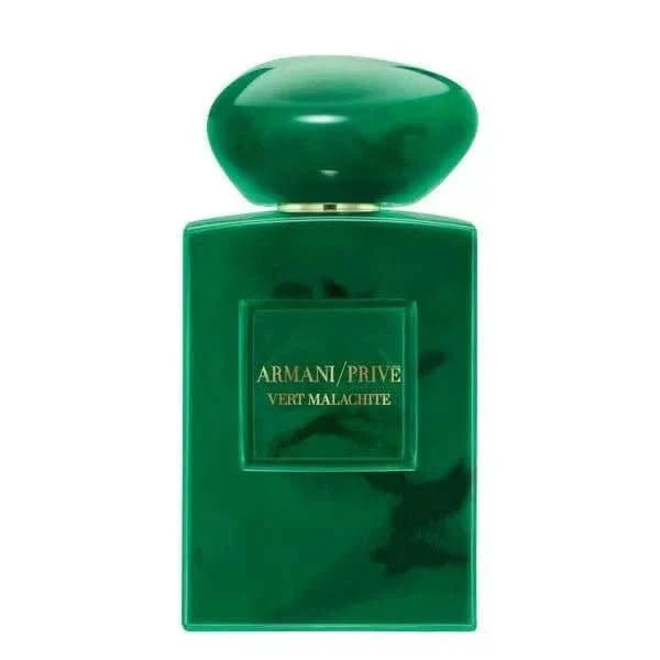 Vert Malachite Eau De Parfum “La Collection de Terres Précieuses” gathers the artistic fragrance creations of Giorgio Armani, crafted as a tribute to the countries and cultures that have inspired him. Vert Malachite celebrates the power and passion associ